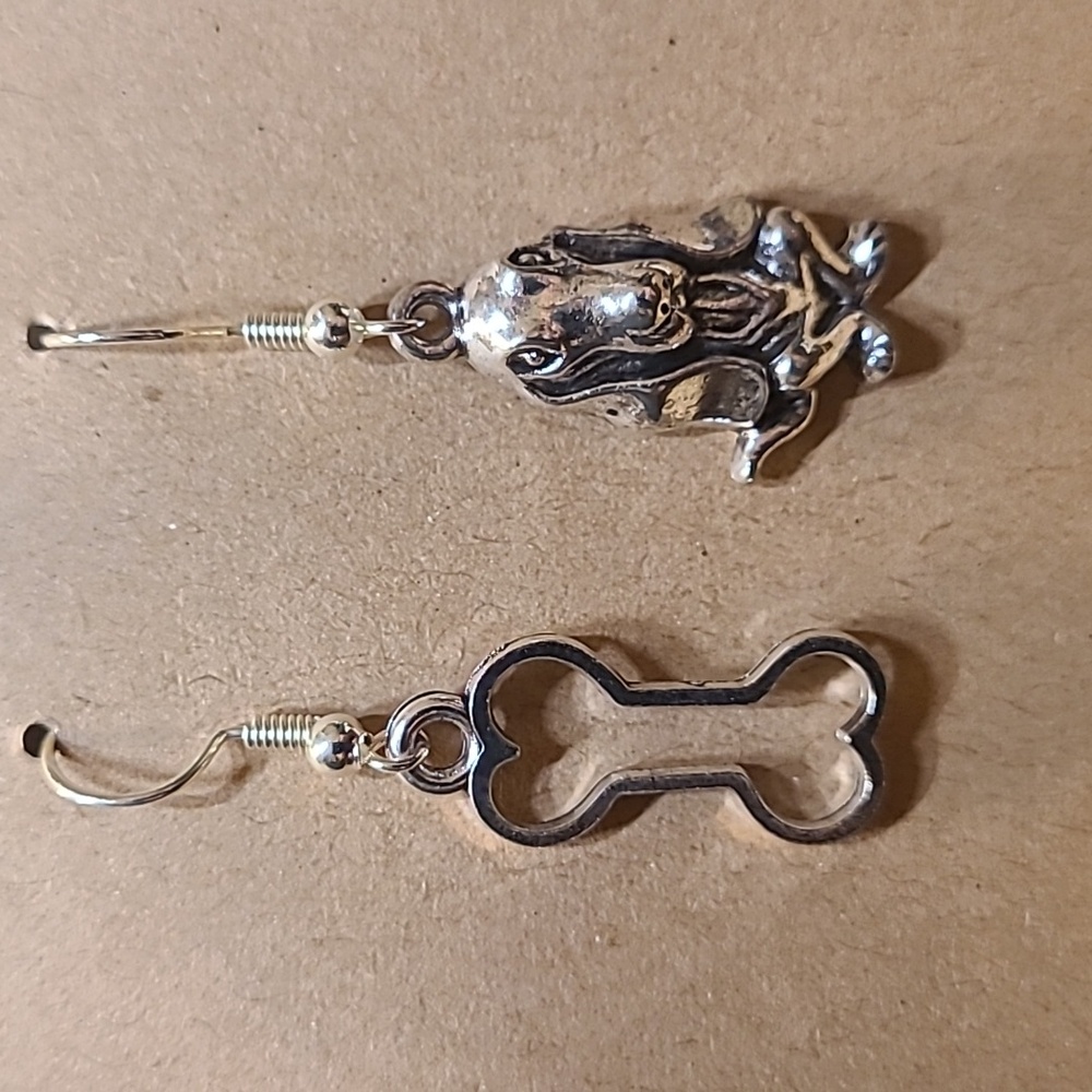 Handmade Dog Earrings Basset Hound Puppy Bone Silver Tone Dangle Drop Jewelry‎